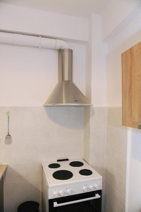 Freatida Apartment Пирея Екстериор снимка