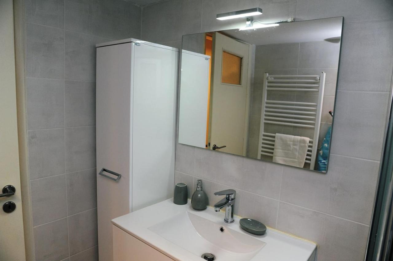 Freatida Apartment Пирея Екстериор снимка