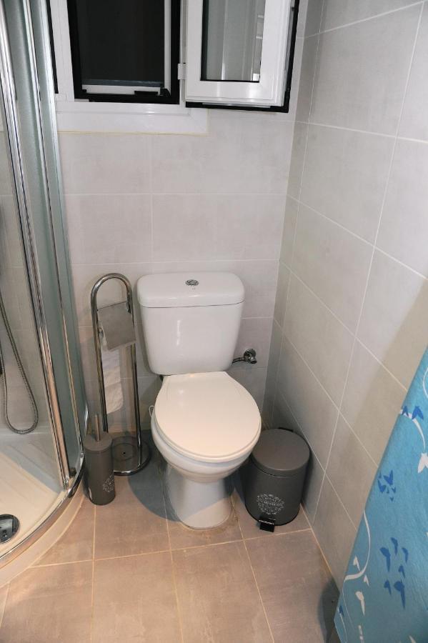 Freatida Apartment Пирея Екстериор снимка