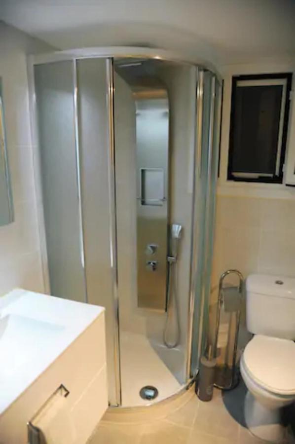 Freatida Apartment Пирея Екстериор снимка
