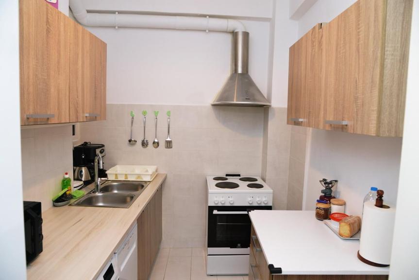Freatida Apartment Пирея Екстериор снимка