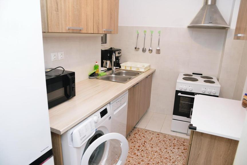 Freatida Apartment Пирея Екстериор снимка